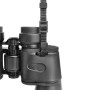 Schwarzes Bresser Hunter 10x50 Fernglas mit Trageriemen, Detailaufnahme.
