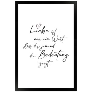 Gerahmtes Poster mit Spruch „Liebe ist ein Wort“ in Weiß, 30x45 cm. Dekoratives Wandbild mit schwarzem Text im Bilderrahmen.