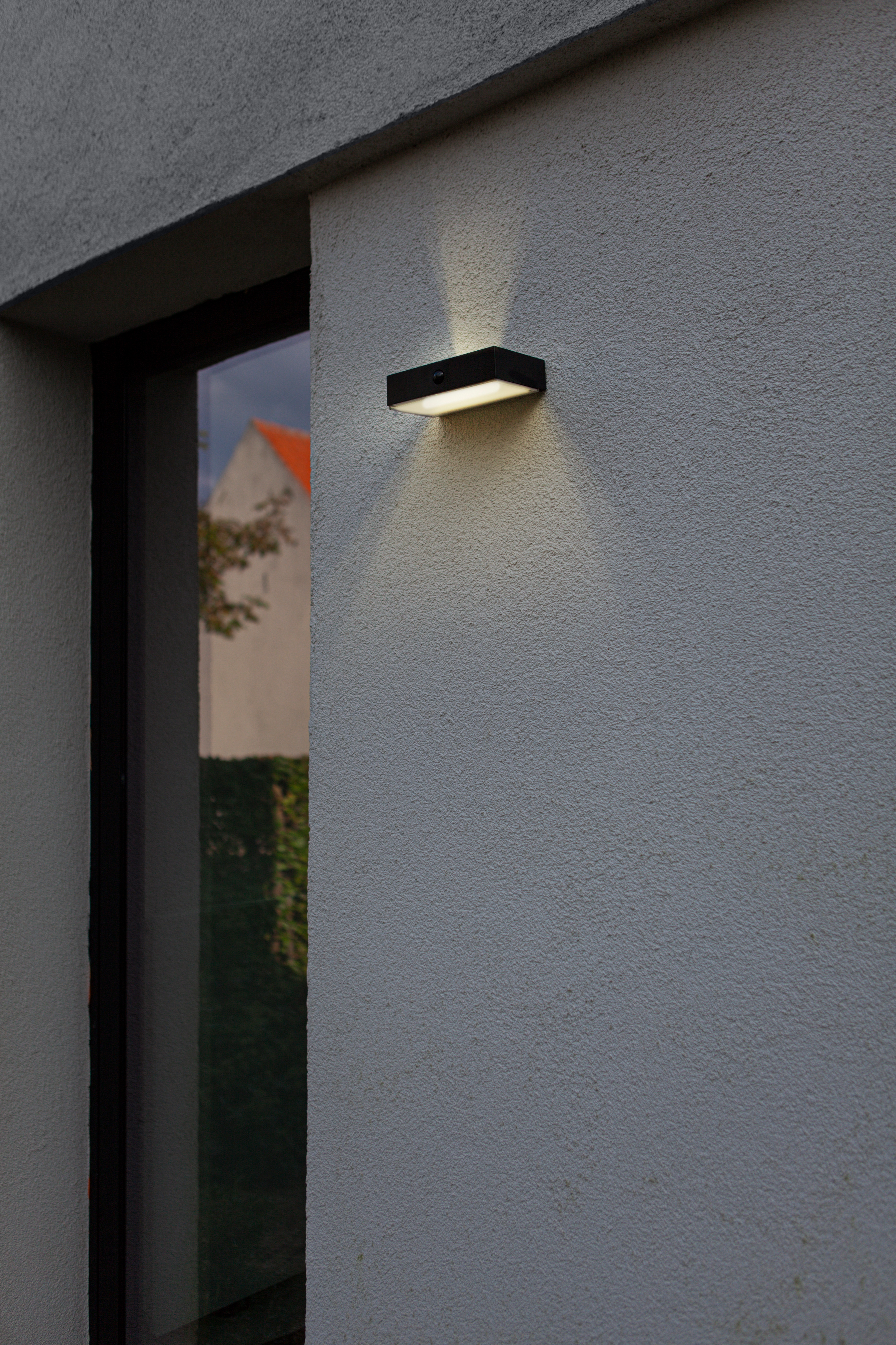 Lutec LED-Solar-Wandleuchte Fadi Connect 800 18 Schwarz 10,5 cm lm 4,3 x x