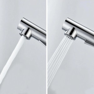 Chrom Küchenarmatur zeigt zwei Sprühfunktionen: kräftiger Wasserstrahl und feiner Brausestrahl. Edelstahl Mischbatterie.