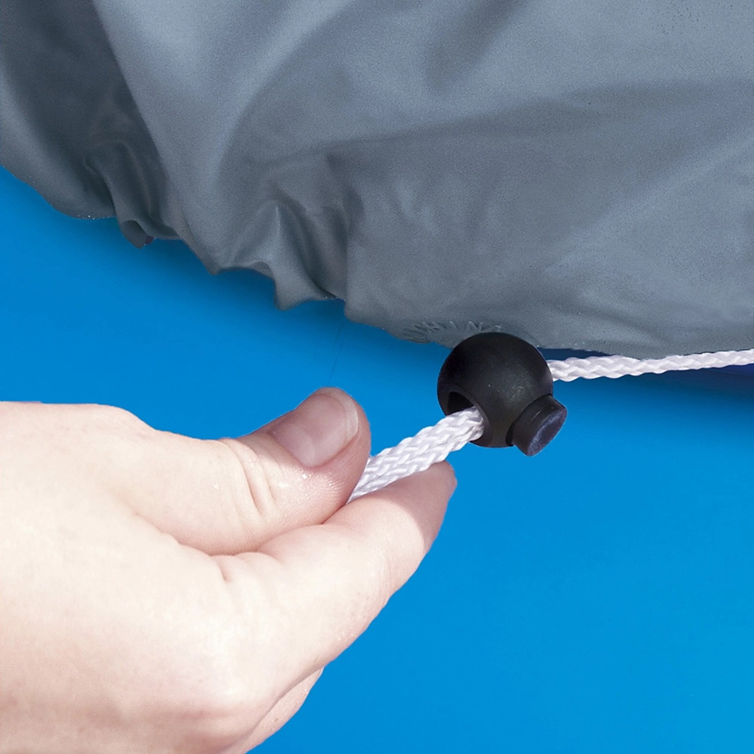 Summer Waves Poolabdeckung (3,66 m) mit Kordelzug im Detail. Schutz vor Laub und Schmutz.