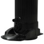 Detailansicht der schwarzen vidaXL Solardusche: Basis mit Schlauchanschluss und gerippter PVC-Säule.