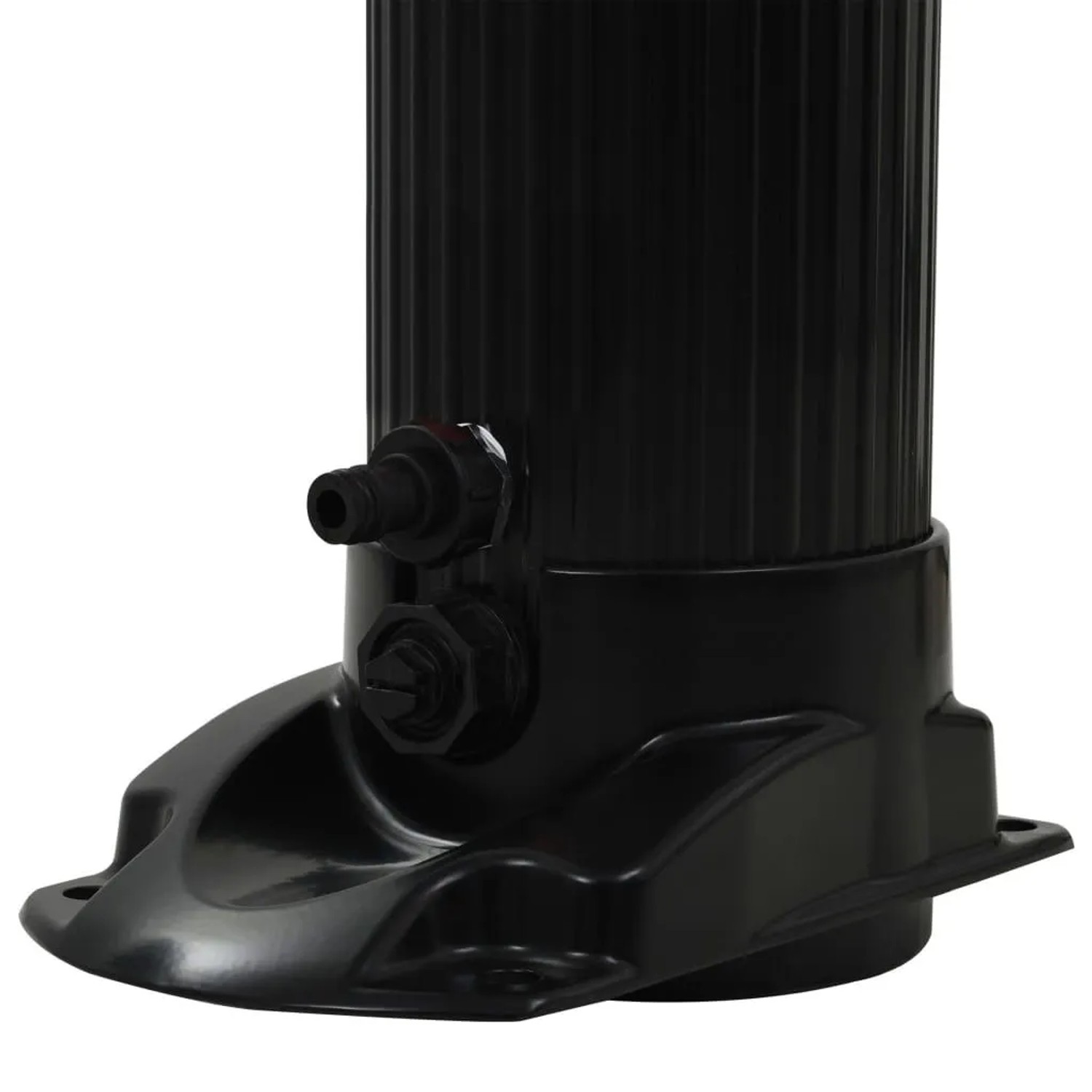 Detailansicht der schwarzen vidaXL Solardusche: Basis mit Schlauchanschluss und gerippter PVC-Säule.