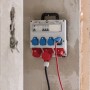 Brennenstuhl Wand-Baustromverteiler mit FI-Schalter, 16A, lichtgrau, für Baustellen.