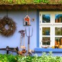 Relaxdays Vogelhaus Landhausstil Pappelholz Kiefernholz Rot Weiß Grün Wetterfest 25 cm x 18,5 cm x 18,5 cm 0,7 kg_5