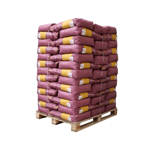 Palette mit 65 Säcken STROY Strohpellets Einstreu, je 15kg. Lila-gelbe Säcke auf Holzpalette für Kleintierstreu.