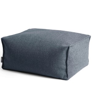 Blauer mokebo Pouf Hocker aus Recyclingstoff, eckig und vielseitig.