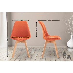 Orange Esszimmerstuhl Linares aus Stoff mit Holzbeinen. Front- und Seitenansicht, Maße.