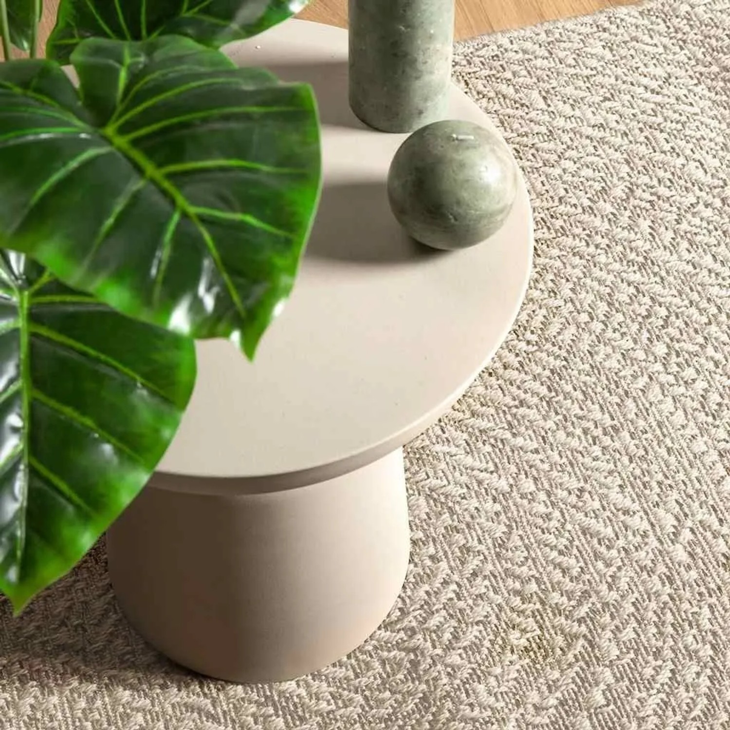 Cremefarbener Outdoor-Teppich ZIZUR in Jute-Optik, 80x250 cm, Polypropylen.