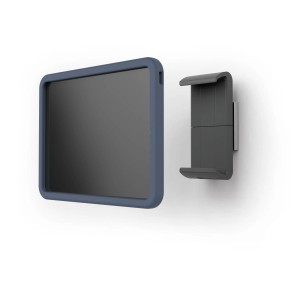 Durable Tablet Wandhalterung mit Hülle, silber/anthrazit. Tablet in blauer Hülle an grauer Halterung.
