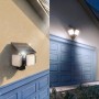 Schwarzer Philips Zyren Solar-LED-Außenstrahler mit Tag-/Nachtansicht, ideal zur Sicherheitsbeleuchtung.