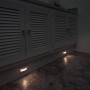 Mr.Beams Batterieleuchten MB500 2er-Pack als Nachtlichter unter einem Schrank.