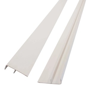 Weißes Protektor Abdeckprofil (10x 250cm) aus PVC für den Gebäudesockel.