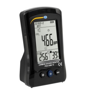 Schwarzes PCE Instruments CO2 Messgerät CMM 10 mit Display zur Messung der Luftqualität.