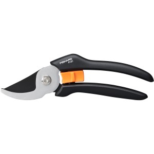 Fiskars Bypass-Gartenschere Solid P121, Astschere mit Antihaftbeschichtung.