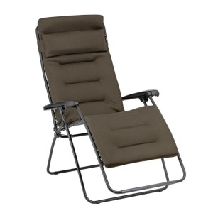 Brauner, gepolsterter Lafuma Relax Liegestuhl RSX Clip XL. Stufenlos verstellbarer Gartenstuhl mit Air Comfort Polsterung.