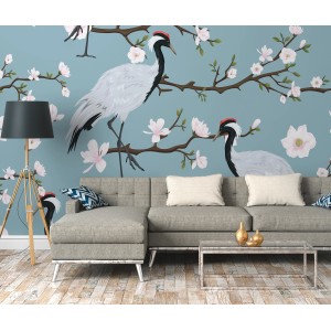 Fototapete mit Kranichen, Blüten und Ästen auf blauem Grund. Elegantes Wanddesign.