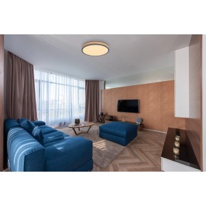 Globo LED-Deckenleuchte Doro, graphitfarben, 450mm, mit Holzoptik-Rahmen, in modernem Wohnzimmer.