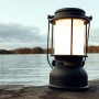 Schwarze Petromax LED-Laterne PX-LM500 mit 160h Leuchtdauer für Camping & Outdoor.