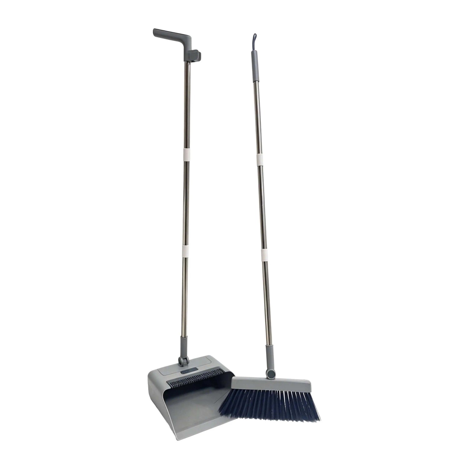 Graue Kehrgarnitur aus Kunststoff und Edelstahl mit langem Stiel. Ergonomisches Besen- und Kehrschaufel-Set für die Bodenreinigung.