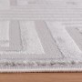 Detailansicht des silbernen Ayyildiz Kurzflorteppich Sahara mit geometrischem Muster.