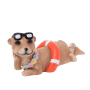 Liegendes Deko-Erdmännchen Mädchen mit Schwimmring, Sonnenbrille und Blumenkette. Gartendeko.