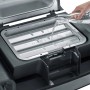 Severin Elektrogrill: Wasser wird in die Grillwanne gefüllt.