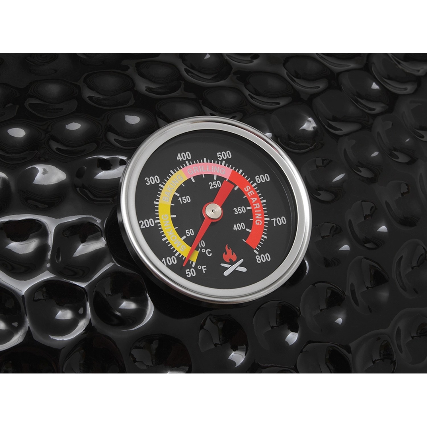 Detailaufnahme des Thermometers am Jamestown Keramik-Holzkohlegrill Marwin M.