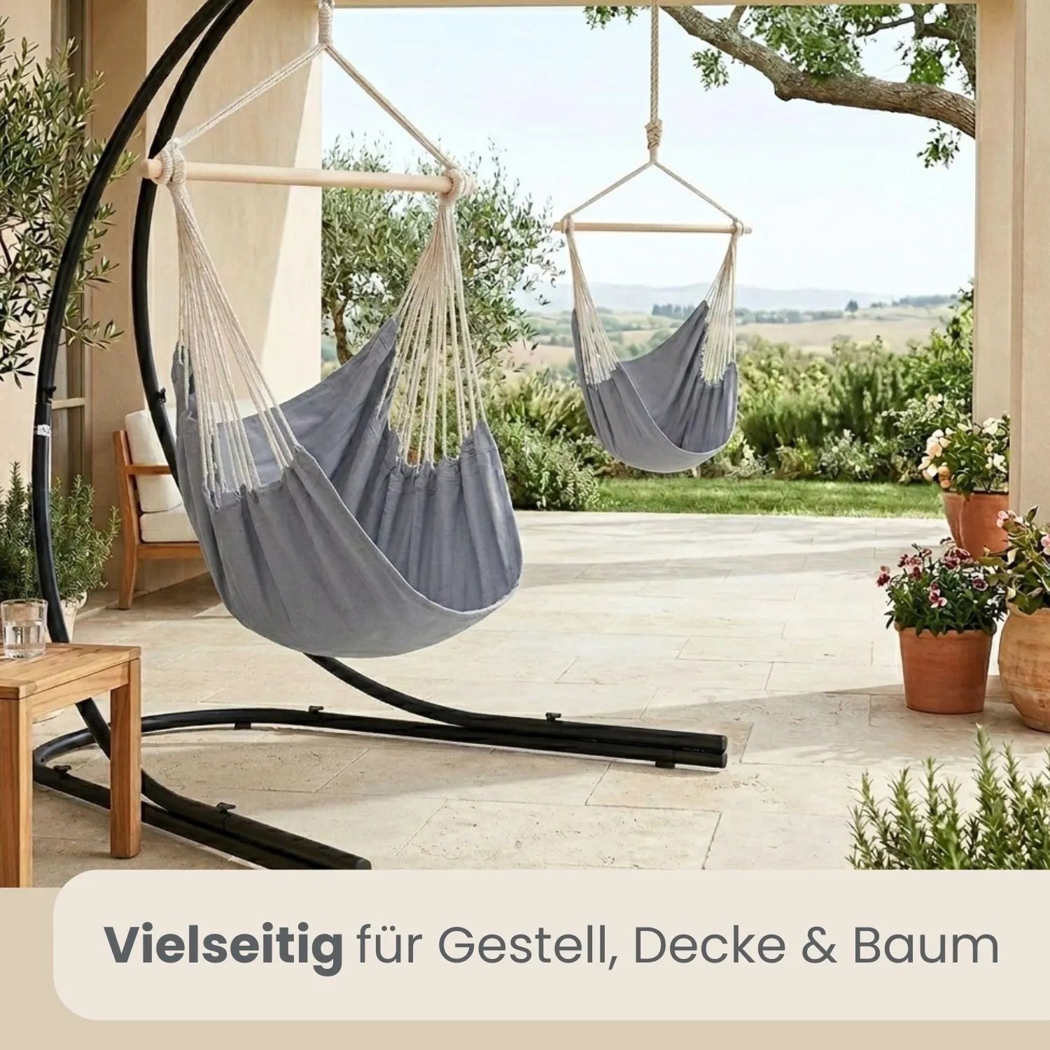 AMANKA XXL Hängesessel in Lilac Grau aus Baumwolle auf Gestell und am Baum im Garten. Vielseitig für drinnen & draußen.