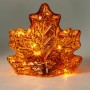 Orangefarbenes Glas-Ahornblatt mit Craquelé-Optik und warmweißen LEDs. Dekorative Figur für stimmungsvolle Beleuchtung.
