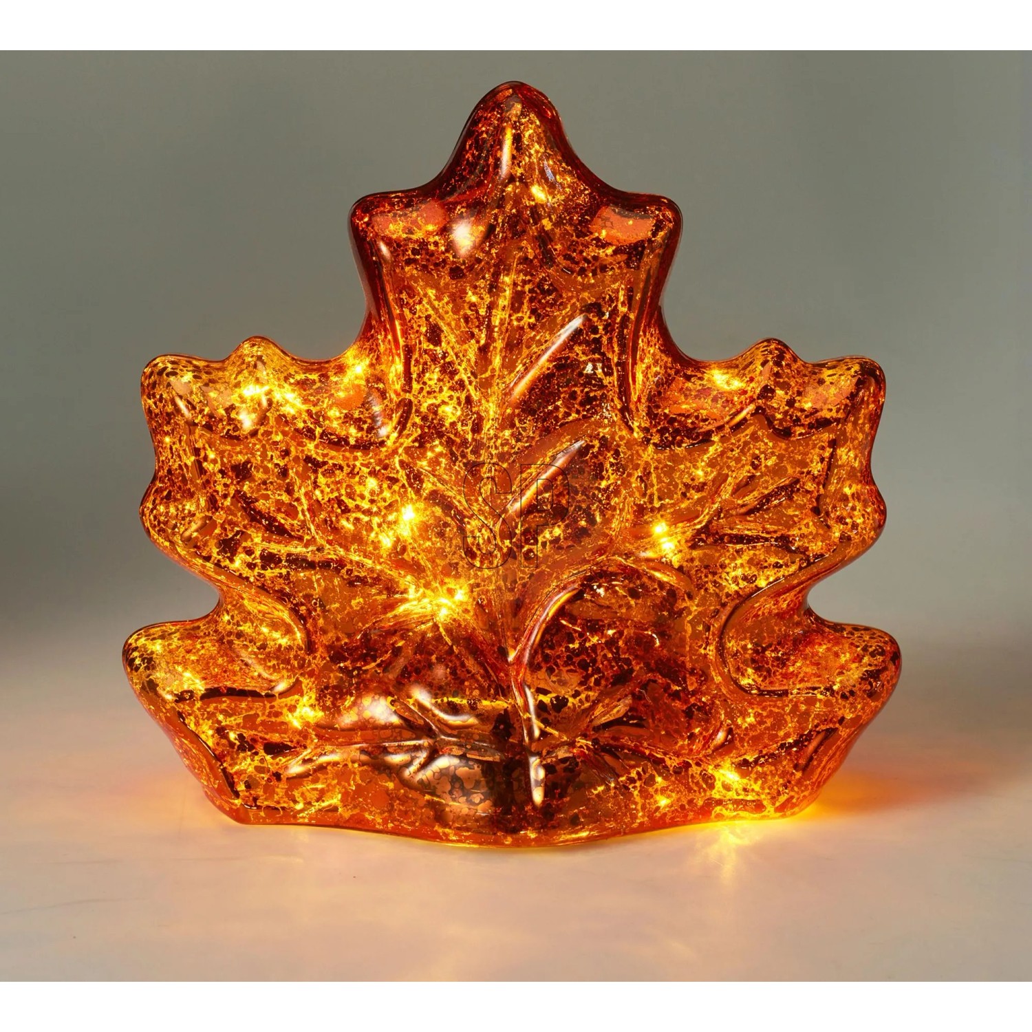 Orangefarbenes Glas-Ahornblatt mit Craquelé-Optik und warmweißen LEDs. Dekorative Figur für stimmungsvolle Beleuchtung.