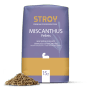 Stroy Miscanthus Pellets Einstreu, 15kg Sack mit Pellets-Haufen im Vordergrund.