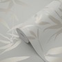 Rolle Origin Wallcoverings Vliestapete mit Bambusblätter Motiv in Beige.
