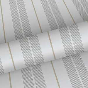 Tapete mit Streifen in Grün, Grau und Beige, teilweise abgerollt. Dekorative Vliestapete für Wände.