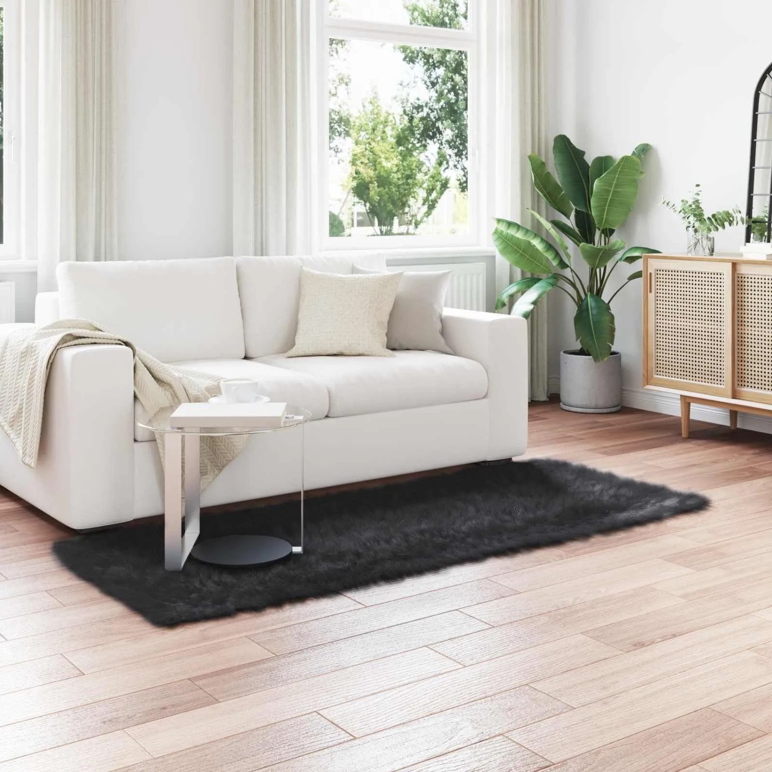 Schwarzer vidaXL Kunstschaffell Teppich Tafalla, 100x200 cm, aus Polyester im Wohnzimmer.
