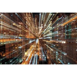 Komar Vlies Fototapete Fusion mit abstraktem Stadt-Motiv in warmen Farben.