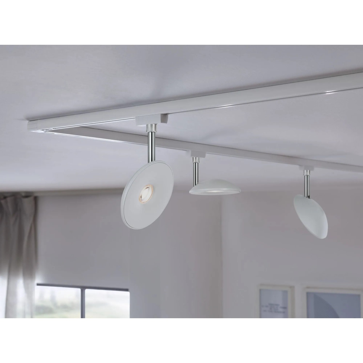 Paulmann URail LED-Spot Sphere, weiß/chrom, an Schienensystem. Moderne Innenraumbeleuchtung.