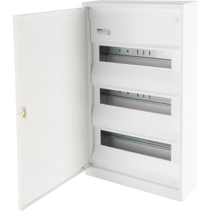 Aufputz Kleinverteiler, 3-reihig, 36 TE, mit geöffneter Tür. Ideal für Elektroinstallationen im Innenbereich.