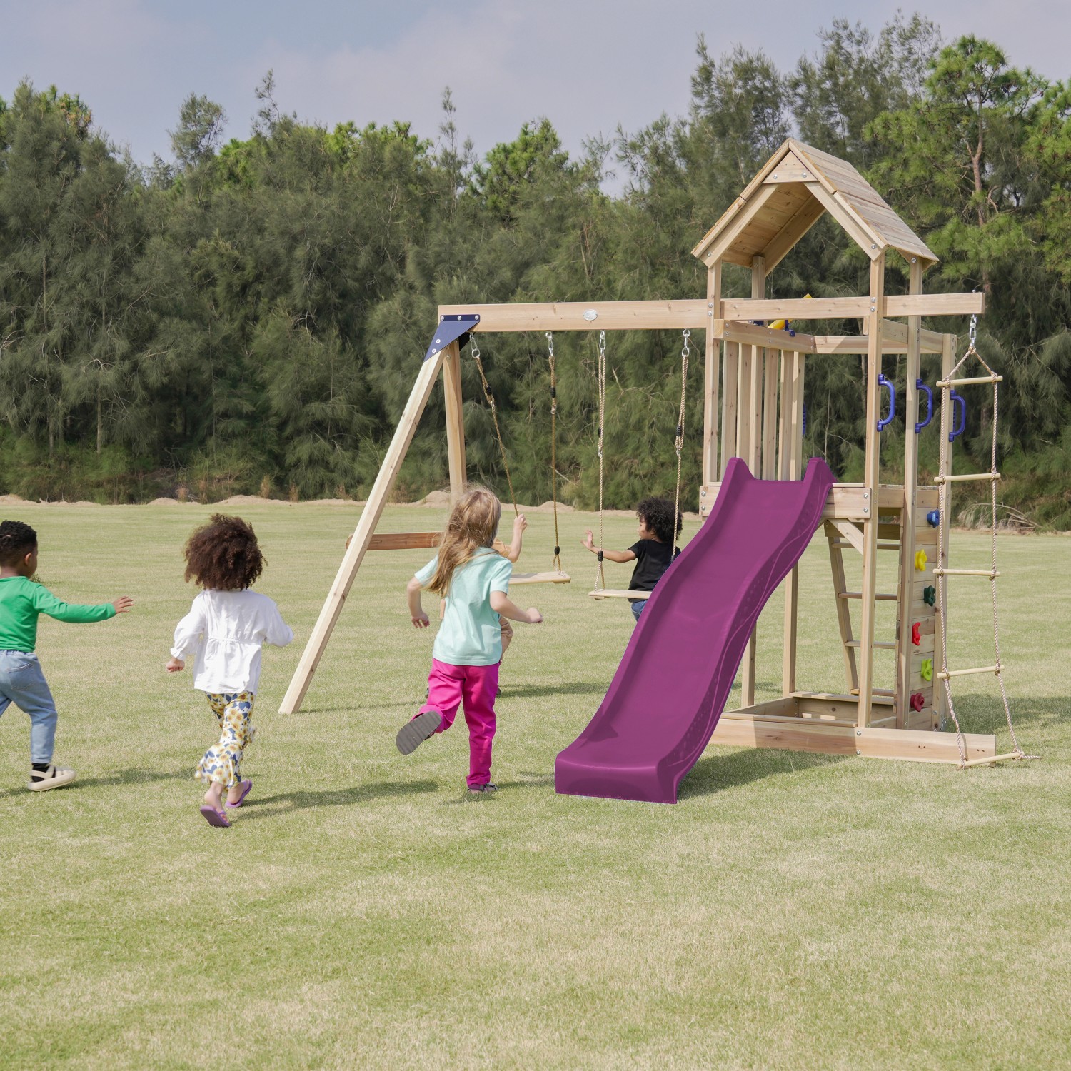 Axi Spielturm Moos mit Doppelschaukel Braun und Rutsche Lila FSC®