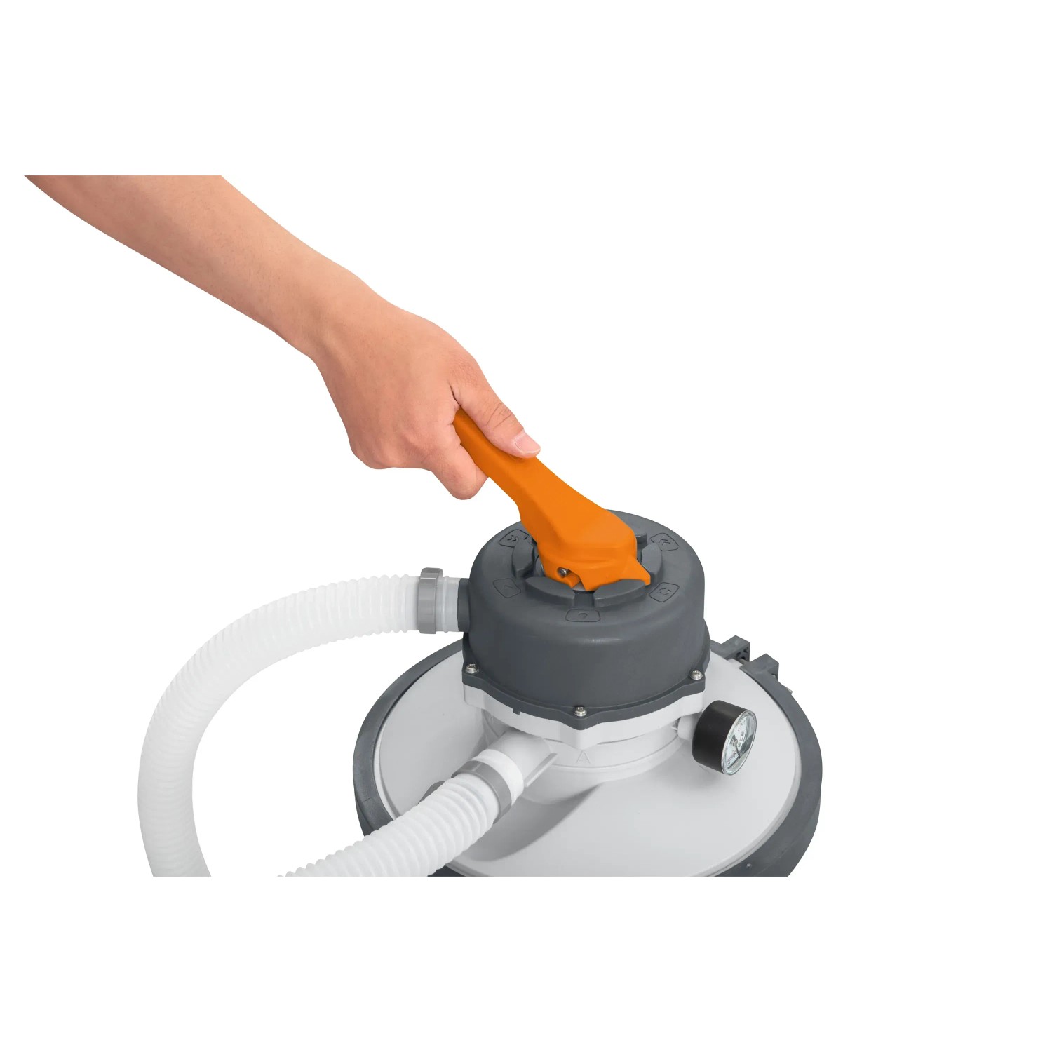 Bestway Flowclear Sandfilteranlage mit Hand am Bedienhebel. Pool Sandfilter für sauberes Wasser.