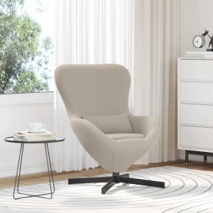 Hellgrauer Eiersessel aus lockigem, wollähnlichem Stoff mit schwarzem Drehfuß im modernen Wohnzimmer.