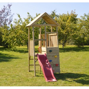 Wendi Toys Kinderspielturm Hase mit Rutsche und Kletterwand im Garten.