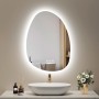 Asymmetrischer Emke LED Badspiegel 75x55 cm mit Anti-Beschlag und 3 Lichtfarben.