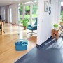Leifheit Reinigungs-Set Disc Mop Ergo mit Power Cleaner in Türkis. Wischmop und Eimer mit Schleuderfunktion.