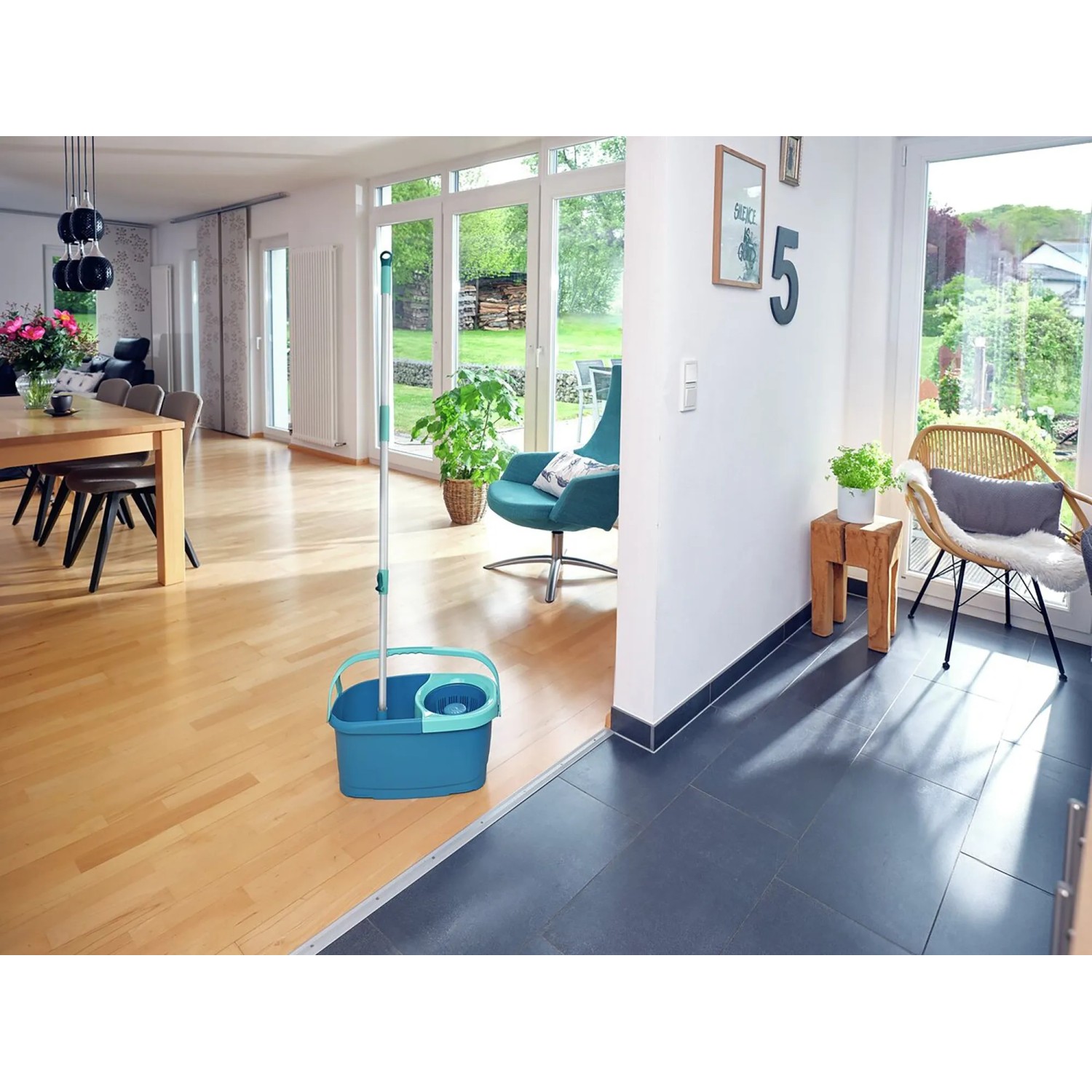 Leifheit Reinigungs-Set Disc Mop Ergo mit Power Cleaner in Türkis. Wischmop und Eimer mit Schleuderfunktion.