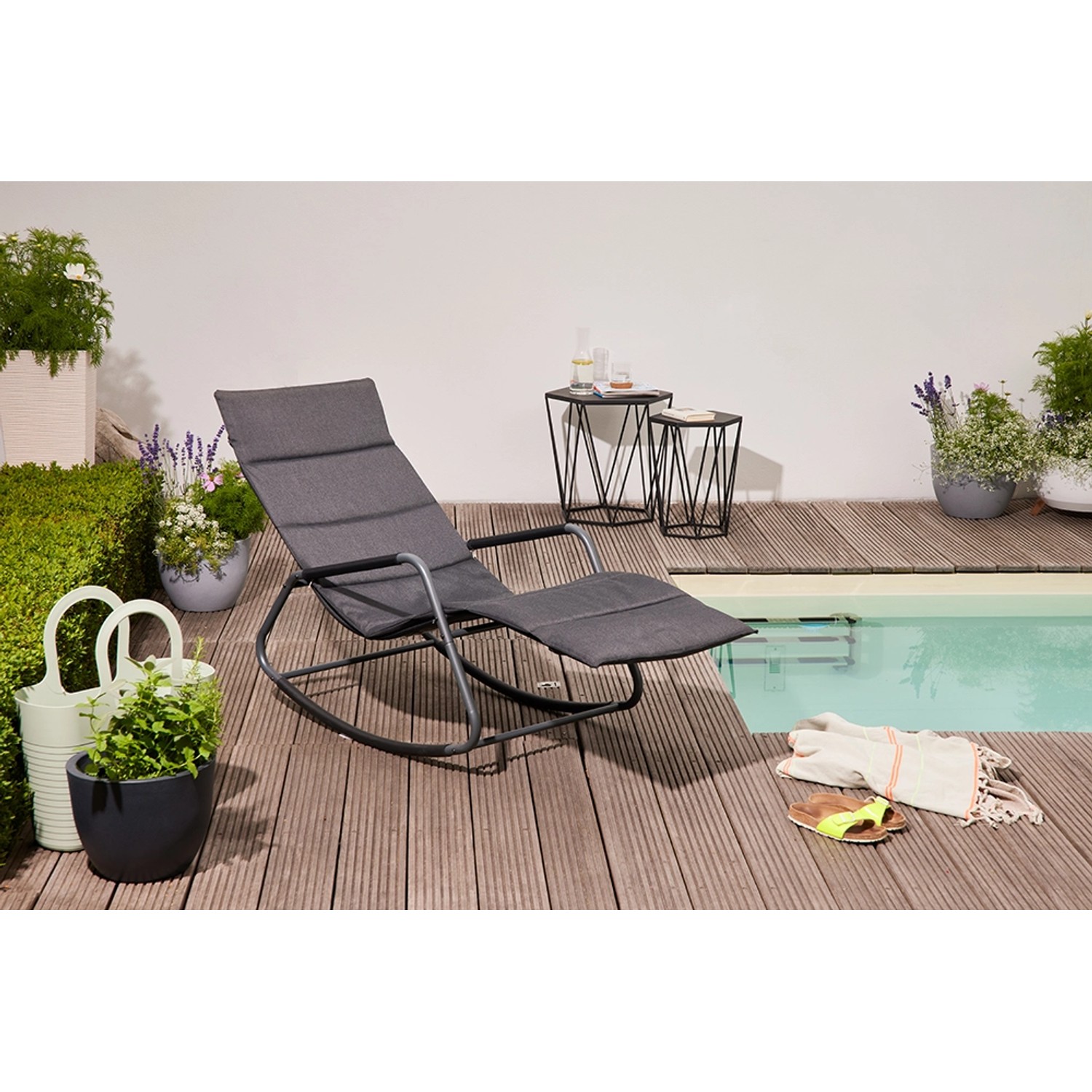 Siena Garden Schaukelliege Aliano, anthrazitfarben, mit Stahlgestell und Ranotex-Gewebe. Ideal für Garten und Balkon.