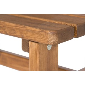 Detailaufnahme der braunen Fun Star Tessin Gartenbank aus Holz, Fokus auf Sitzfläche und Bein.