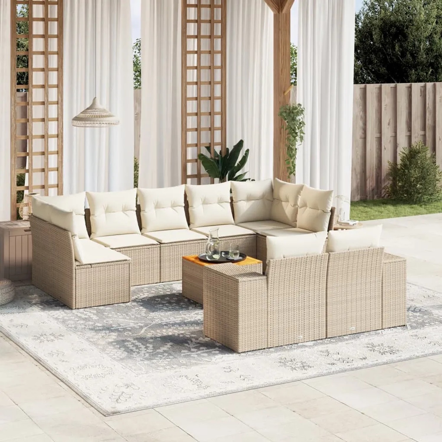 Beige 10-tlg. Garten-Sofagarnitur aus Rattan mit Kissen. Gemütliche Gartenmöbel für Terrasse und Garten.
