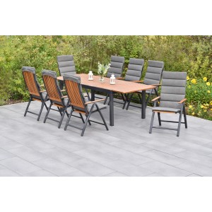 Merxx Athos Gartenmöbel-Set, 17-teilig: Ausziehtisch und 8 Klappsessel mit grauen Auflagen.