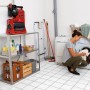 Einhell Hauswasserwerk GE-WW 1145 ECO im Einsatz: Frau befüllt Waschmaschine mit Brauchwasser.